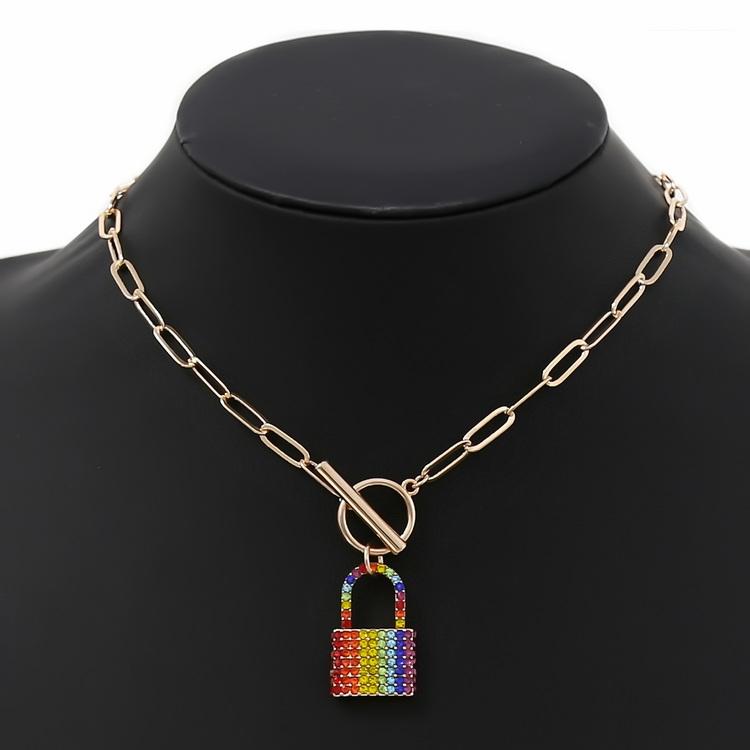 LOCK PENDANT SHORT CHAIN NECKLACE